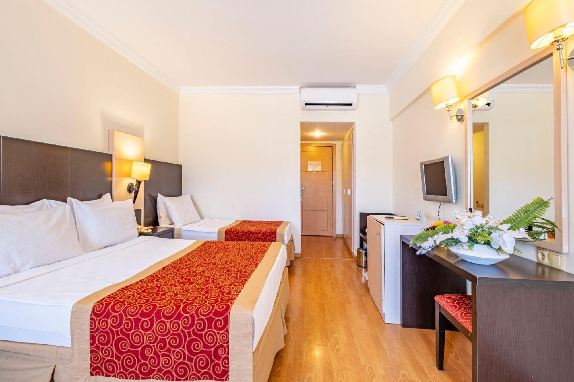 Отель Viking Garden 4*
