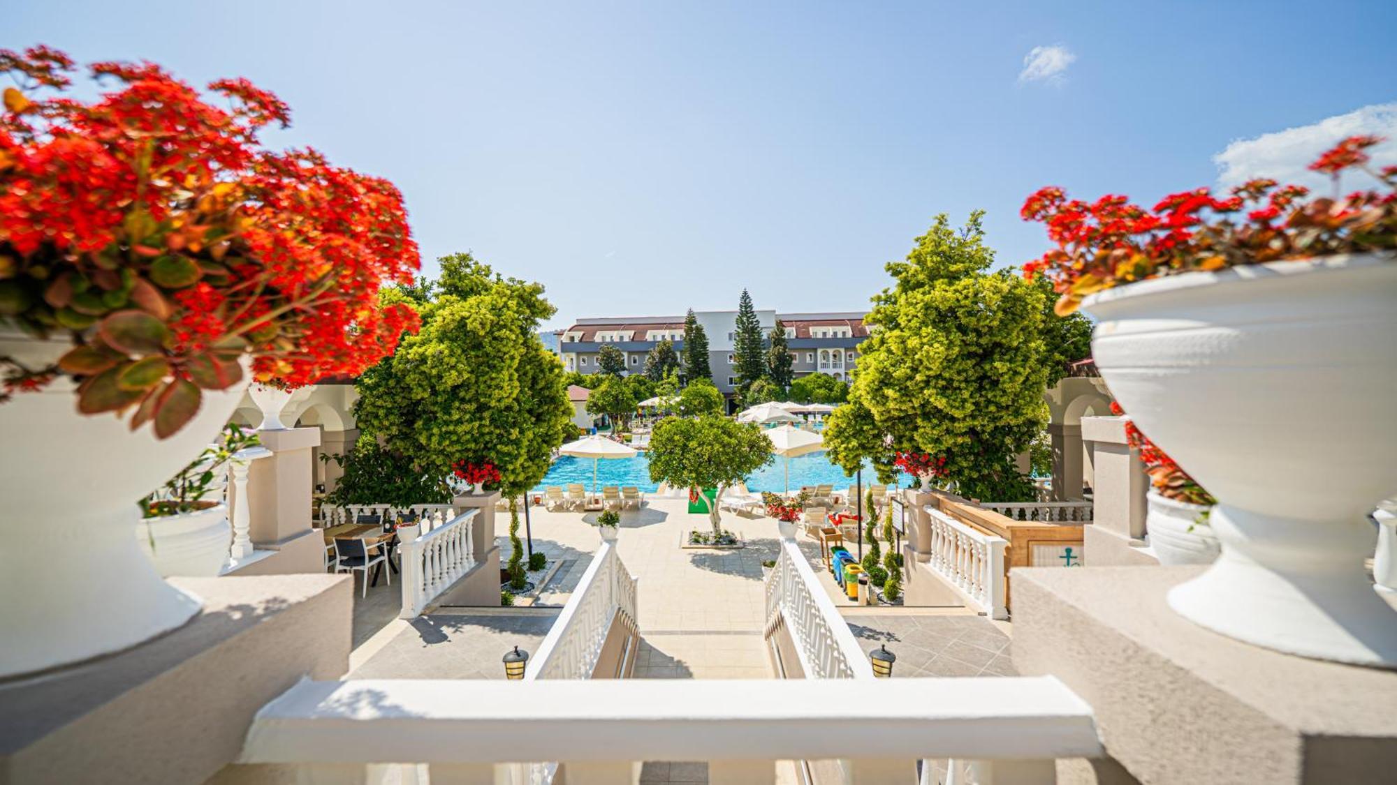 Отель Viking Garden 4*
