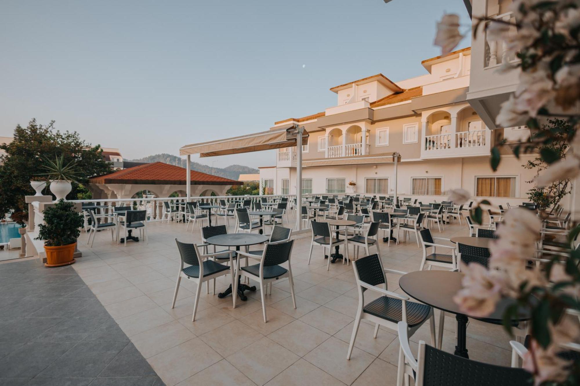 Отель Viking Garden 4*